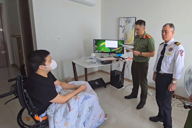 Hà Nội phá đường dây bán loa, tai nghe, đồng hồ giả cực lớn Hà Nội phá đường dây bán loa, tai nghe, đồng hồ giả cực lớn