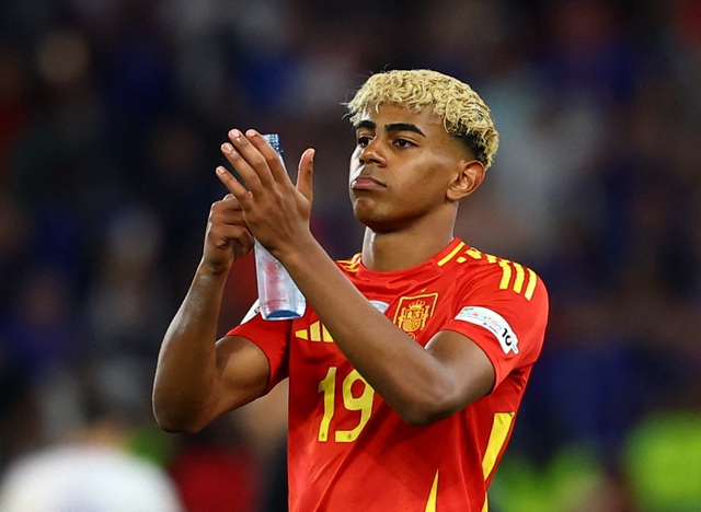 Phản ứng của Yamal khi gặp Ronaldo ở chung kết Nations League 1 Yamal thách đấu Ronaldo ở chung kết UEFA Nations League - Ảnh 1.