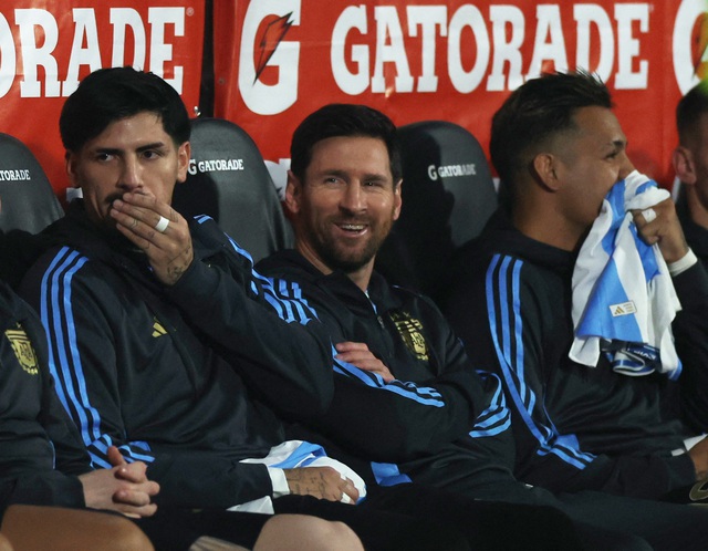 Messi v&agrave;o s&acirc;n hiệp 2, đội tuyển Argentina vẫn to&agrave;n thắng - Ảnh 1.