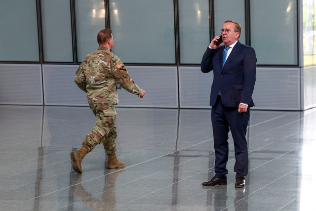 Bầu cử tổng thống Ba Lan 2023: Cuộc chiến giữa Trzaskowski v&agrave; Nawrocki - Ảnh 1.