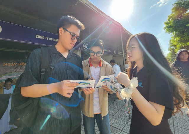 VKU Job Fair 2025: Cơ hội việc làm cho sinh viên và thị trường lao động số - Ảnh 4. VKU Job Fair 2025: Cơ hội việc làm cho sinh viên và thị trường lao động số - Ảnh 4.