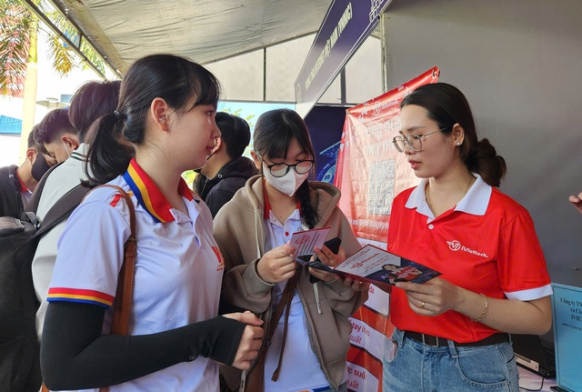 VKU Job Fair 2025: Cơ hội việc làm cho sinh viên và thị trường lao động số - Ảnh 2. VKU Job Fair 2025: Cơ hội việc làm cho sinh viên và thị trường lao động số - Ảnh 2.