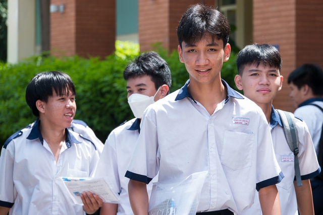 Đề thi lớp 10 môn ngữ văn: Thí sinh dày công học thuộc lòng chương trình mới - Ảnh 2.