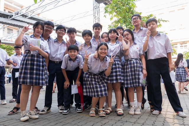 Đề hỏi 'ngụy tạo thông tin', thí sinh dẫn chứng ca sĩ Jack, hoa hậu Thùy Tiên - Ảnh 3.