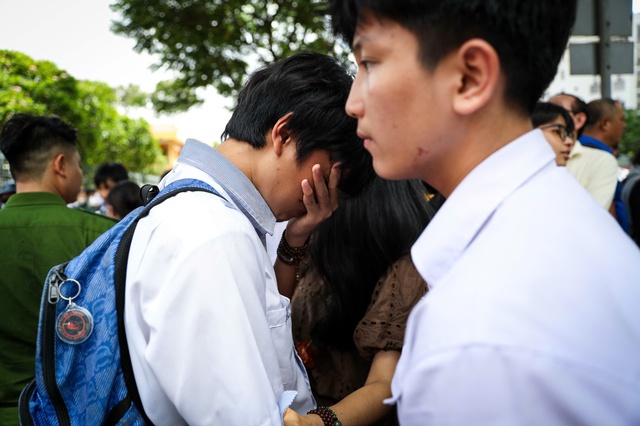Thi lớp 10 TP.HCM: Thí sinh chỉ dám mong điểm 6, 7 môn ngữ văn, vì sao? - Ảnh 1.