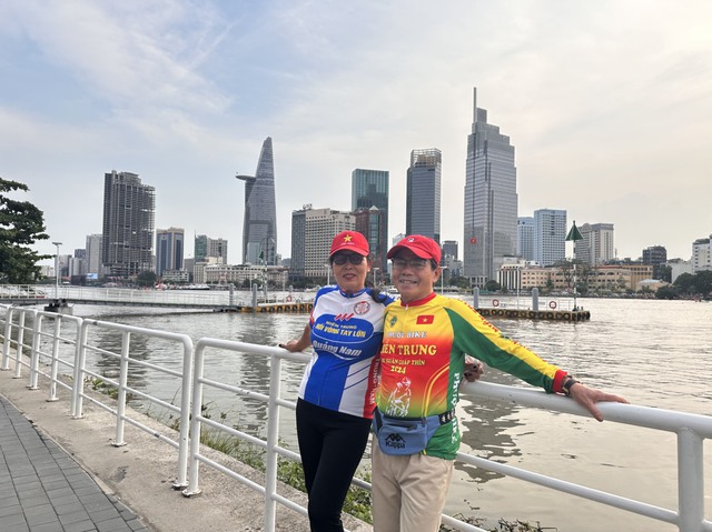 ‘Trời sinh một cặp’ U.70, U.80 với hành trình đạp xe thể thao có một không hai- Ảnh 4. ‘Trời sinh một cặp’ U.70, U.80 với hành trình đạp xe thể thao có một không hai- Ảnh 4.