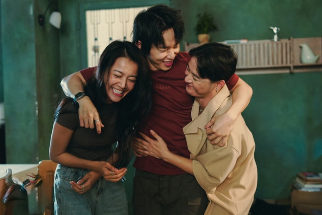 Phim kinh dị ‘Dưới đáy hồ’ dẫn đầu doanh thu phòng vé ngày đầu ra rạp