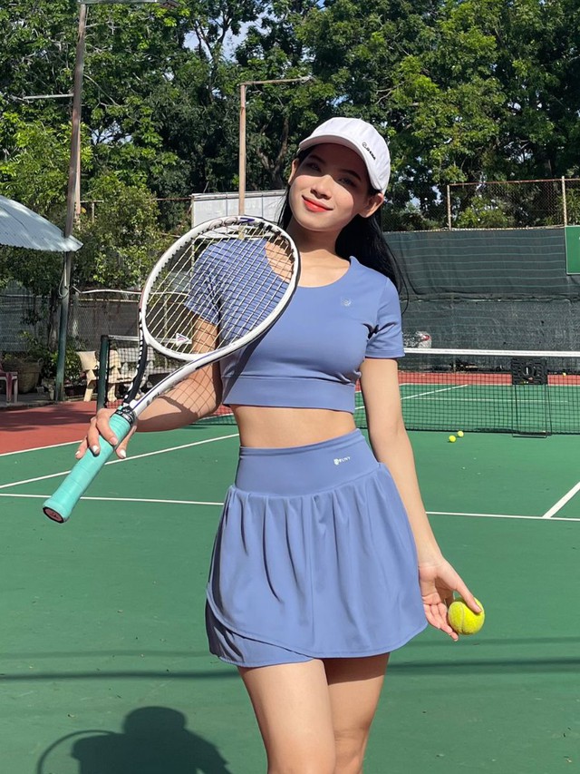Năng động với chân váy thể thao đầy phong cách- Ảnh 7. Năng động với chân váy thể thao đầy phong cách- Ảnh 7.