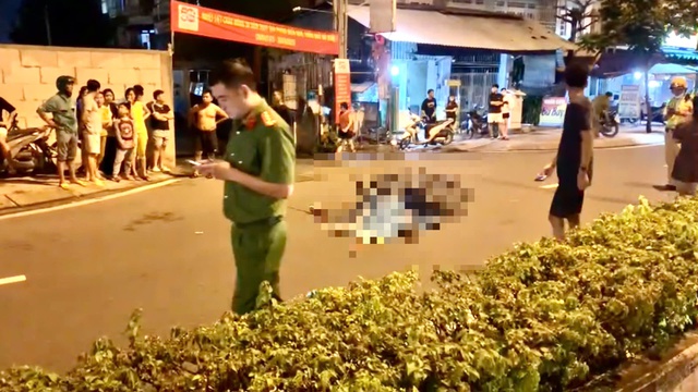 TP.HCM: Va chạm xe tải, người đàn ông tử vong trên đường Phạm Văn Đồng TP.HCM: Va chạm xe tải, người đàn ông tử vong trên đường Phạm Văn Đồng