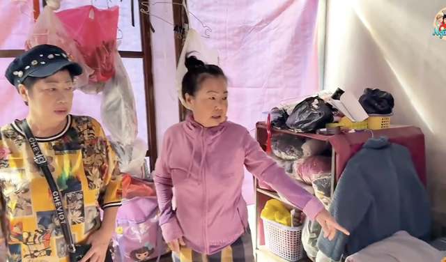 Nghệ sĩ cải lương Ngọc Tâm Tâm che bạt làm nơi ở, sống chật vật qua ngày Nghệ sĩ cải lương Ngọc Tâm Tâm che bạt làm nơi ở, sống chật vật qua ngày