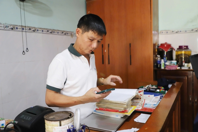Cán bộ nợ tiền văn phòng phẩm, quán cơm quê hàng trăm triệu đồng - Ảnh 2.