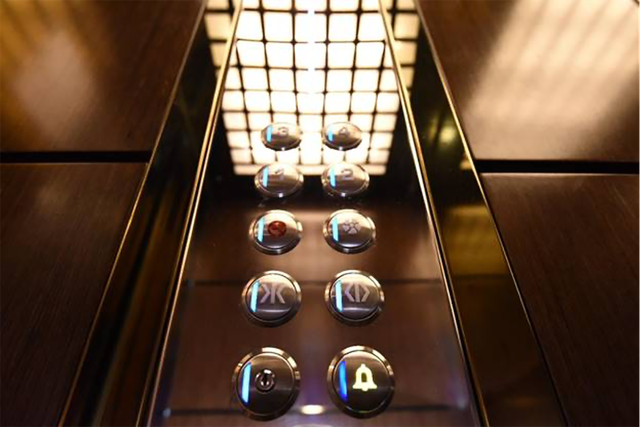 Tại sao kh&aacute;ch mua biệt thự hay phải lắp thang m&aacute;y quan s&aacute;t Kleemann? - Ảnh 1.