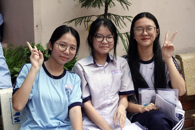 Phụ huynh tra cứu điểm thi lớp 10 tại thanhnien.vn vào ngày 25.6 - Ảnh 1.