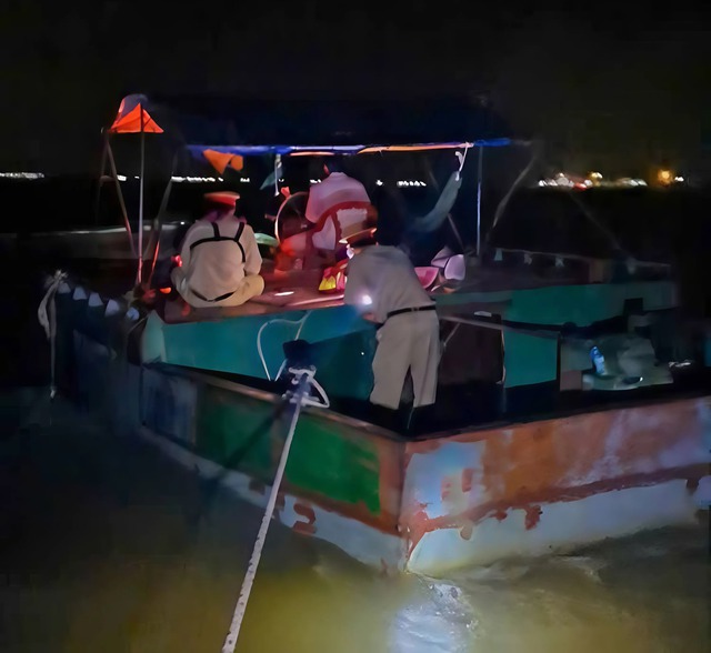 Vĩnh Long: Liên tục phát hiện ghe chở ‘cát lậu’ trên sông - Ảnh 2.