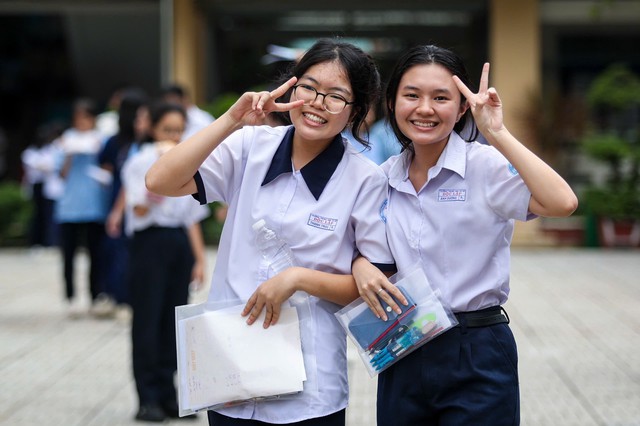 Đề thi toán lớp 10 TP . HCM 2025: Nhẹ nhàng , quen thuộc , giúp thí sinh tự tin - Ảnh 1. Đề thi toán lớp 10 TP . HCM 2025: Nhẹ nhàng , quen thuộc , giúp thí sinh tự tin - Ảnh 1.