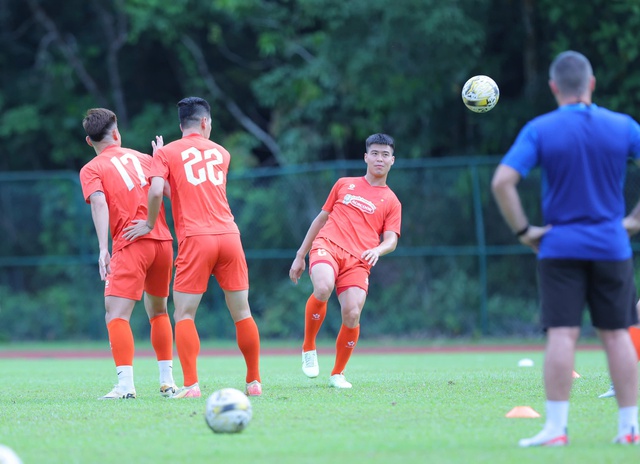Đội tuyển Việt Nam chuyển sân 'sang, xịn, mịn', không phải vừa tập vừa... ngắm ô tô- Ảnh 7. Đội tuyển Việt Nam chuyển sân 'sang, xịn, mịn', không phải vừa tập vừa... ngắm ô tô- Ảnh 7.