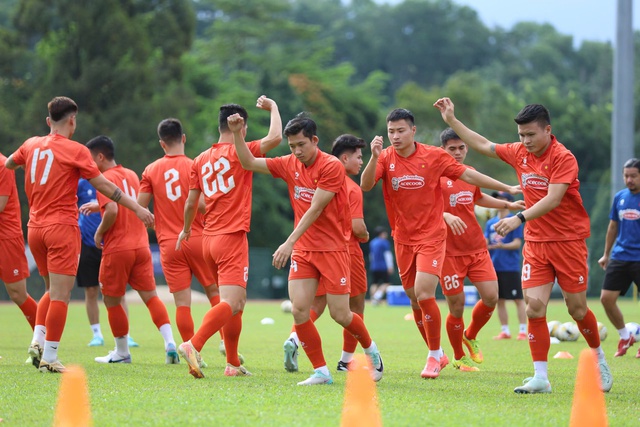 Đội tuyển Việt Nam chuyển sân 'sang, xịn, mịn', không phải vừa tập vừa... ngắm ô tô- Ảnh 9. Đội tuyển Việt Nam chuyển sân 'sang, xịn, mịn', không phải vừa tập vừa... ngắm ô tô- Ảnh 9.
