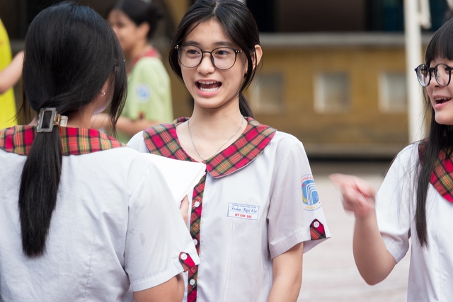 Thi lớp 10 môn toán, thí sinh quên mang… compa, thước kẻ