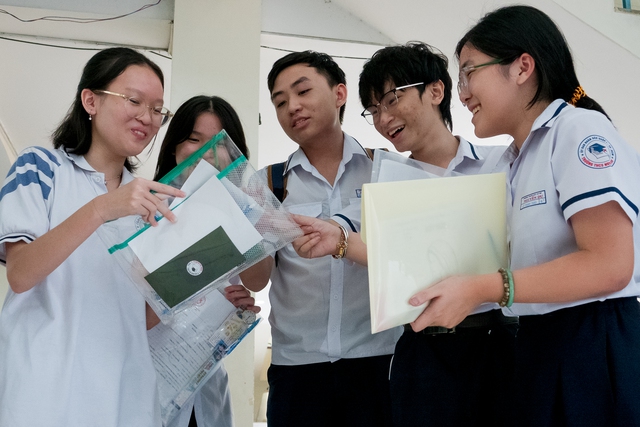 Thi lớp 10 chuyên TP.HCM: Số lượng giảm nhưng thí sinh tăng áp lực, vì sao? - Ảnh 3.