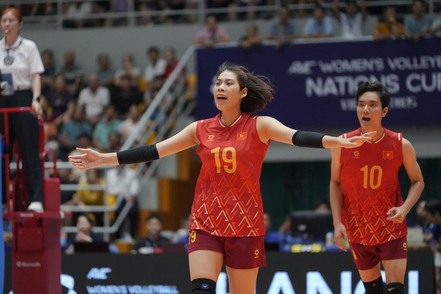 Fan ‘xịn’ giúp Thanh Thúy bùng nổ cùng đội tuyển bóng chuyền nữ Việt Nam: Thắng đậm Đài Loan Fan ‘xịn’ giúp Thanh Thúy bùng nổ cùng đội tuyển bóng chuyền nữ Việt Nam: Thắng đậm Đài Loan