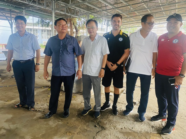Trường ĐH Đồng Tháp làm sân bóng 11 người, mặt sân trị giá tiền tỉ- Ảnh 3. Trường ĐH Đồng Tháp làm sân bóng 11 người, mặt sân trị giá tiền tỉ- Ảnh 3.