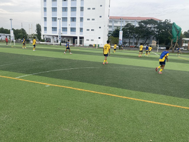 Trường ĐH Đồng Tháp làm sân bóng 11 người, mặt sân trị giá tiền tỉ- Ảnh 6. Trường ĐH Đồng Tháp làm sân bóng 11 người, mặt sân trị giá tiền tỉ- Ảnh 6.