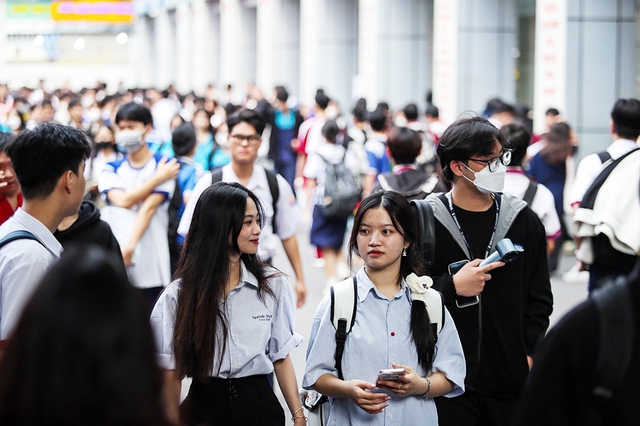 Tuyển sinh ĐH 2025: Thí sinh lo lắng cạnh tranh mạnh mẽ giữa các phương thức Tuyển sinh ĐH 2025: Thí sinh lo lắng cạnh tranh mạnh mẽ giữa các phương thức