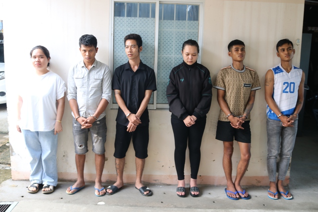 Tạm giữ chủ nhà nghỉ và 5 khách tàng trữ trái phép chất ma túy Tạm giữ chủ nhà nghỉ và 5 khách tàng trữ trái phép chất ma túy