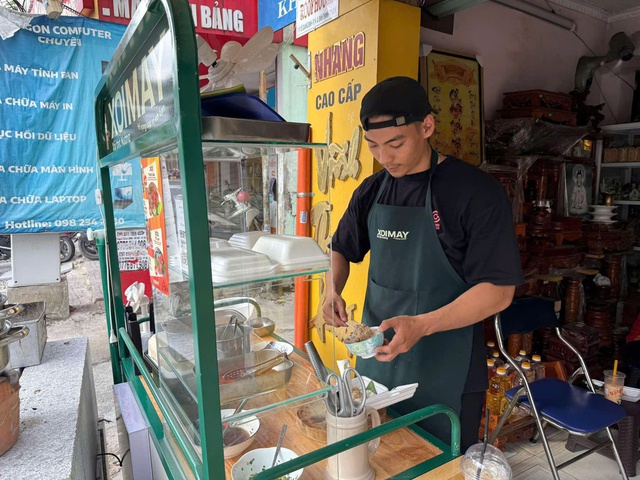 Đằng sau chuyện cử nhân bỏ công việc văn phòng lương ổn định đi bán xôi - Ảnh 2.