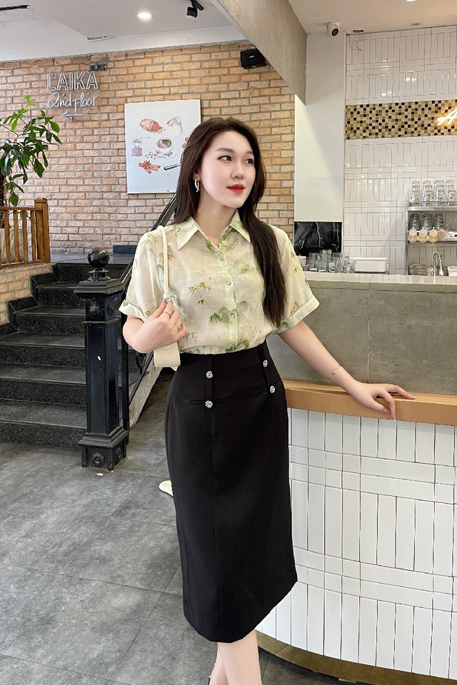 Chân váy bút chì tạo nét đẹp nàng thơ công sở- Ảnh 1.