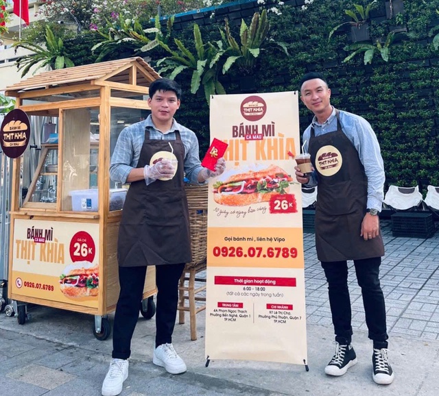 Chuyện bất ngờ về nam MC nổi tiếng đi bán bánh mì Chuyện bất ngờ về nam MC nổi tiếng đi bán bánh mì