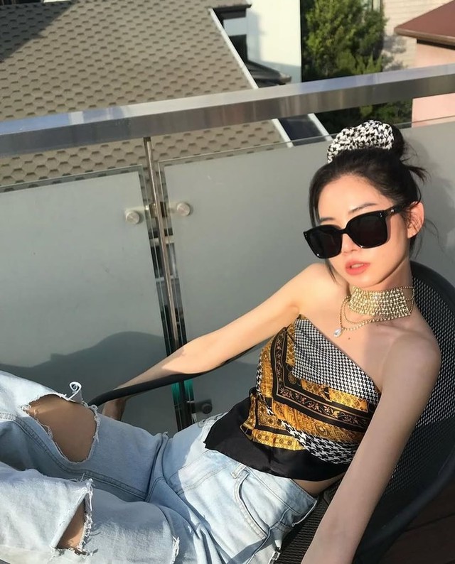 Tuyệt chiêu tạo nên vẻ ngoài thời thượng với khăn turban- Ảnh 2. Tuyệt chiêu tạo nên vẻ ngoài thời thượng với khăn turban- Ảnh 2.
