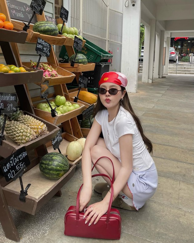 Tuyệt chiêu tạo nên vẻ ngoài thời thượng với khăn turban- Ảnh 4. Tuyệt chiêu tạo nên vẻ ngoài thời thượng với khăn turban- Ảnh 4.