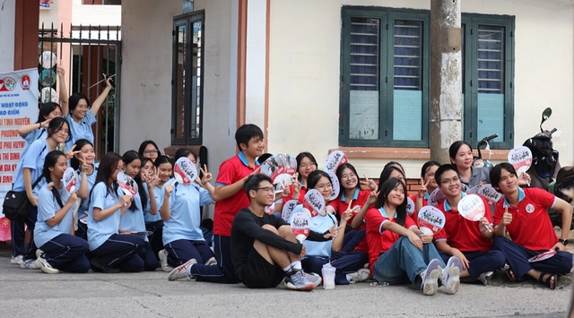 Mùa hè sôi động của học sinh Hoa phượng đỏ- Ảnh 1. Mùa hè sôi động của học sinh Hoa phượng đỏ- Ảnh 1.