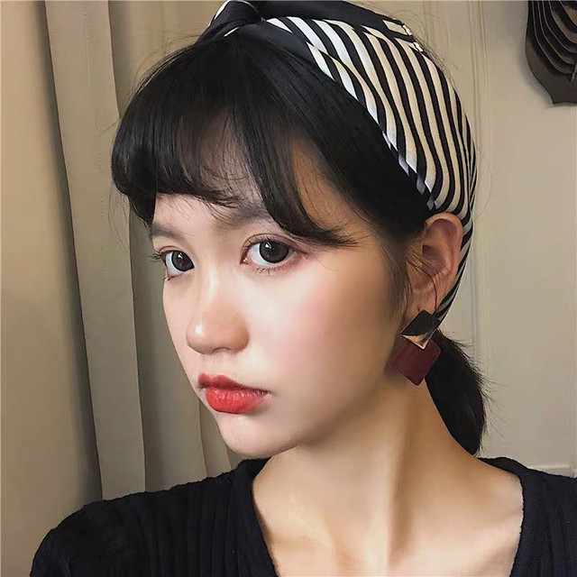 Tuyệt chiêu tạo nên vẻ ngoài thời thượng với khăn turban- Ảnh 8. Tuyệt chiêu tạo nên vẻ ngoài thời thượng với khăn turban- Ảnh 8.