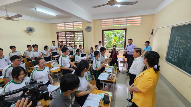 Đặt quyền lợi thí sinh thi tốt nghiệp THPT 2025 lên hàng đầu tại Vĩnh Long - Ảnh 2. Đặt quyền lợi thí sinh thi tốt nghiệp THPT 2025 lên hàng đầu tại Vĩnh Long - Ảnh 2.