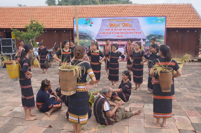 Hiểu biết về sâm Ngọc Linh của người Kon Tum trở thành di sản- Ảnh 3. Hiểu biết về sâm Ngọc Linh của người Kon Tum trở thành di sản- Ảnh 3.
