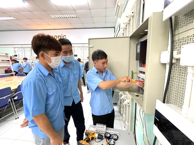Không vào lớp 10, chọn học nghề với nhiều điểm mới bất ngờ - Ảnh 2.