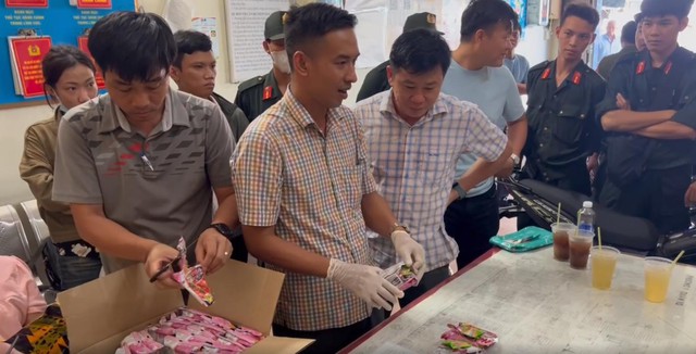 Bình Phước: Bắt chuyên án ma túy 21 kg, ngụy trang trong mì tôm, hộp thuốc - Ảnh 6.