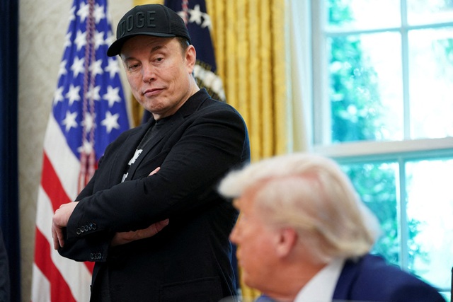 Tổng thống Trump đòi cắt tài trợ, tỉ phú Elon Musk thách thức ‘làm ngay đi’