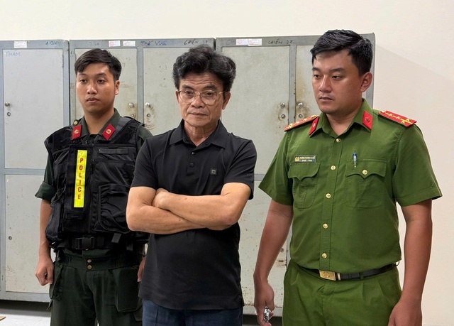 Công an TP.HCM khởi tố vợ chồng giám đốc công ty mỹ phẩm làm dầu gió giả- Ảnh 2.