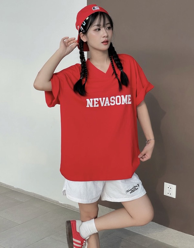 Áo thun cổ chữ V, món đồ không thể thiếu của cô nàng hiện đại- Ảnh 5.