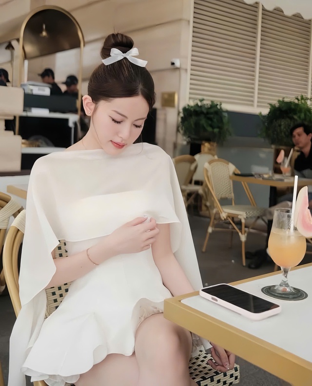 Chạm đến 'đỉnh cao' thanh lịch với khăn choàng lụa- Ảnh 6.