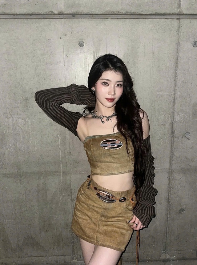 Học cách phối đồ nhiều lớp vào mùa hè từ các thần tượng Kpop- Ảnh 3. Học cách phối đồ nhiều lớp vào mùa hè từ các thần tượng Kpop- Ảnh 3.