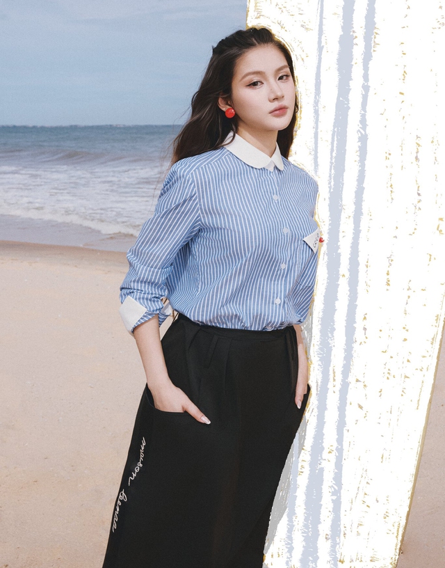 Cách diện áo sơ mi họa tiết, sơ mi trơn xinh ngất ngây mùa nắng- Ảnh 2.
