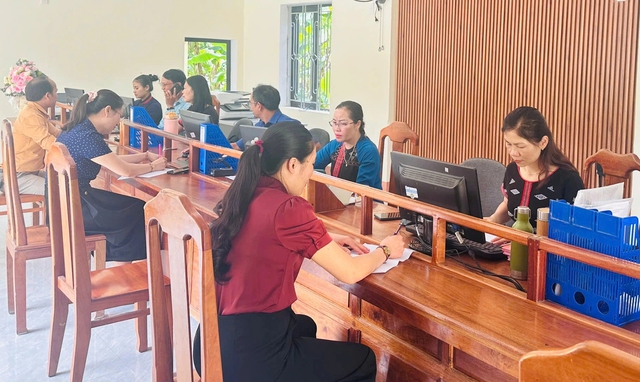 Ngày đầu vận hành chính quyền 2 cấp, người dân miền núi TP.Huế khen: ‘Nhanh, gọn, lẹ thiệt!’