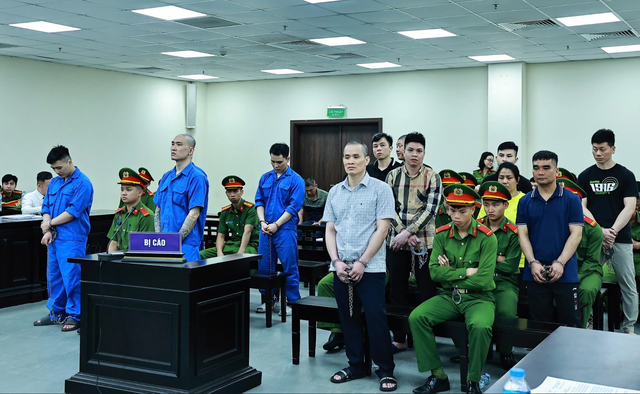 Cựu công an bị đề nghị án tử hình vì dùng xe biển xanh chở ma túy Cựu công an bị đề nghị án tử hình vì dùng xe biển xanh chở ma túy
