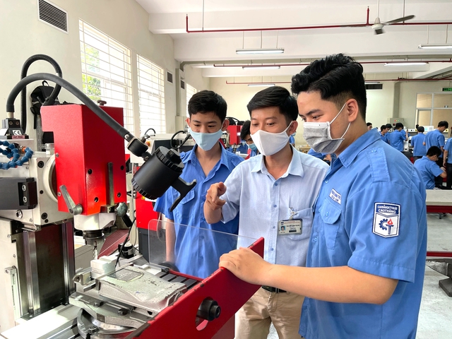 Trường ĐH nào được đào tạo cả CĐ và trung cấp? Trường ĐH nào được đào tạo cả CĐ và trung cấp?