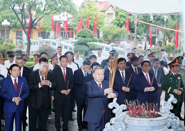 Tiếp tục khơi dậy tinh thần đổi mới Nguyễn Văn Linh