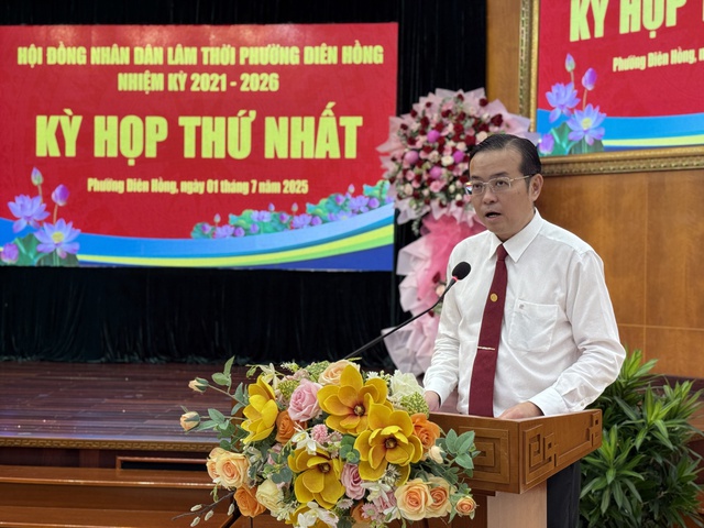 Ngày đầu người dân đến phường mới ở TP.HCM làm thủ tục hành chính - Ảnh 3.